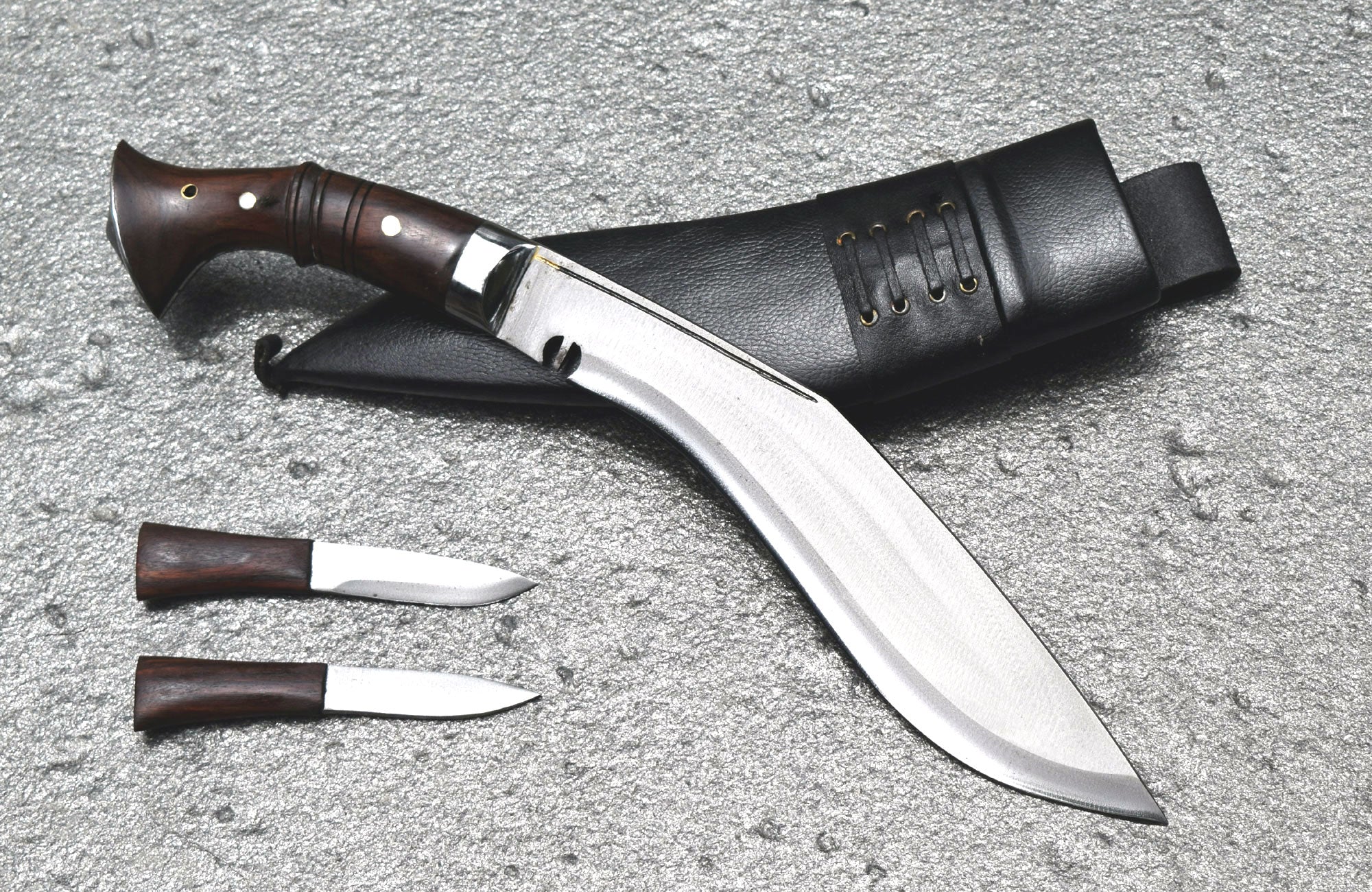 10 inch Heancy Kukri full tang blade with rosewood handle and black leather scabbard with Karda Chakmak set – Grace Kukri House