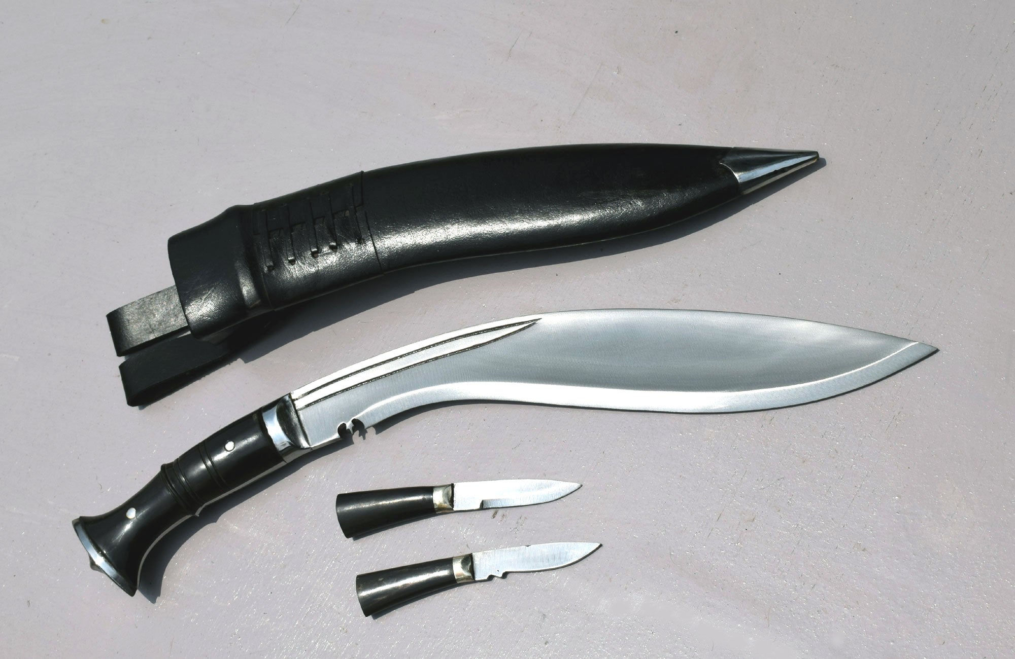 Bhojpure kukri knife with buffalo horn handle – side profile
