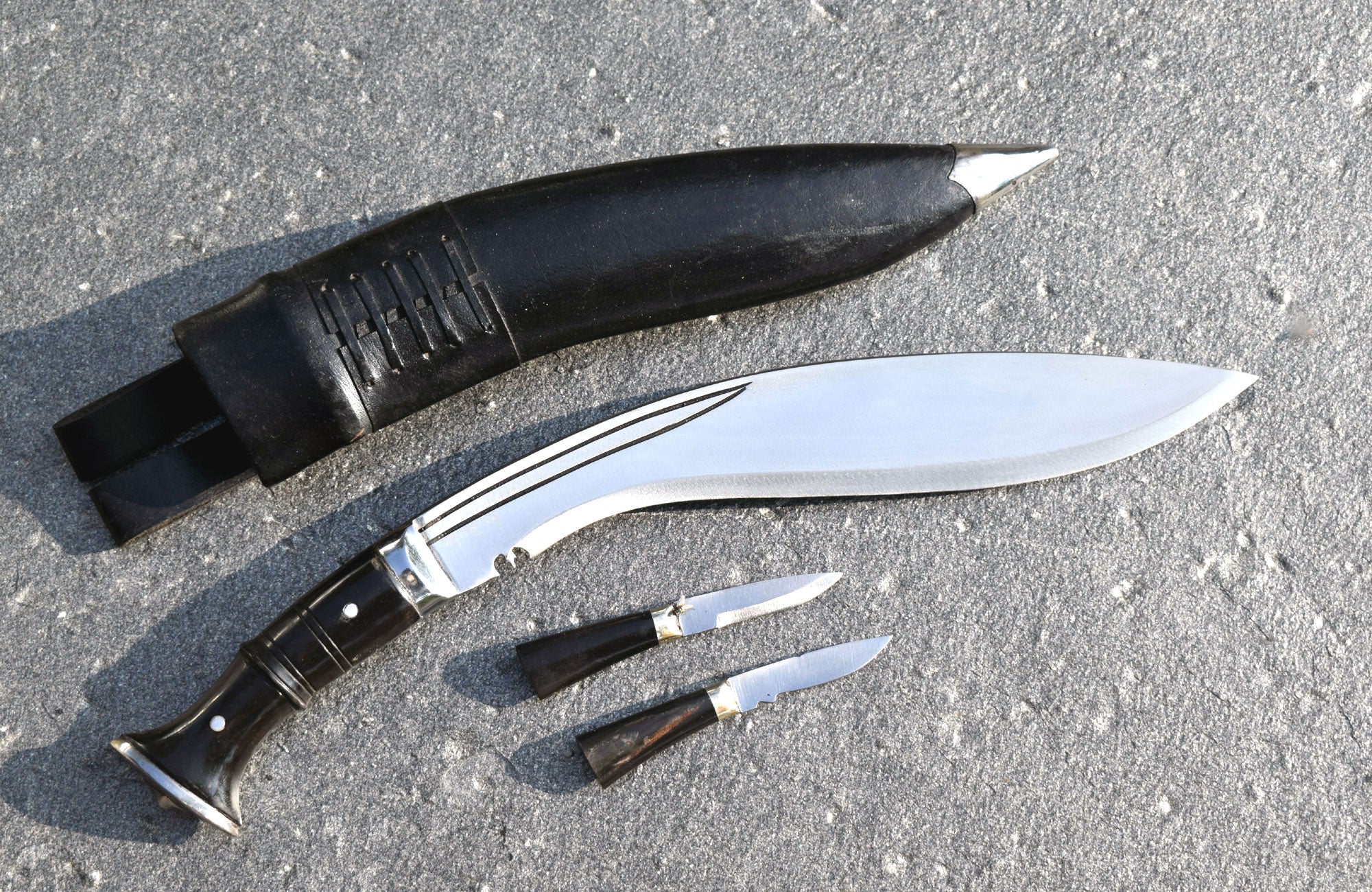 Handmade Bhojpure kukri knife – 13.5" full tang blade, front view
