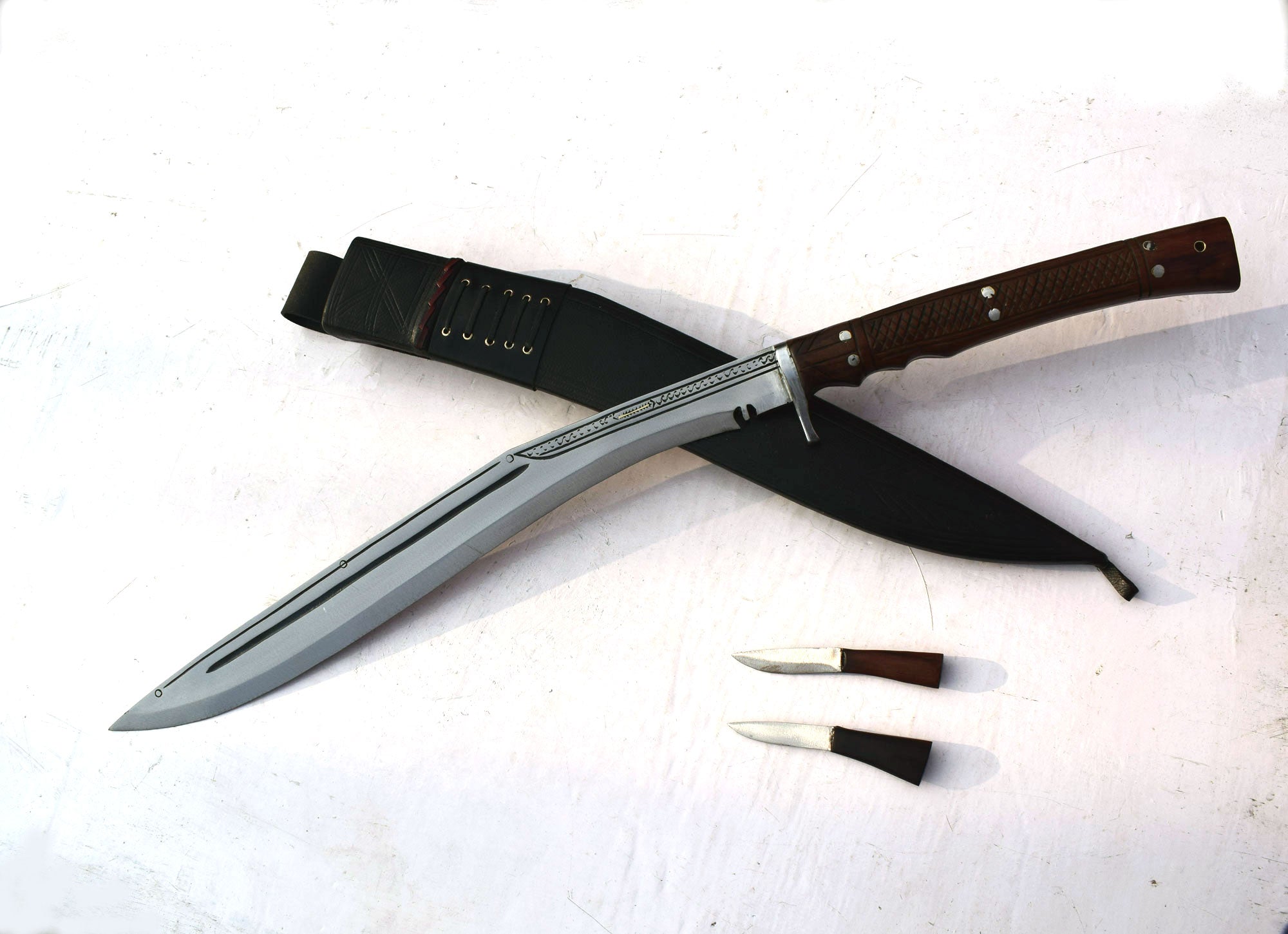 18 inch Sirupate kukri with handmade cottonwood and leather black sheath – authentic Gurkha-style kukri knife shipped worldwide from Nepal