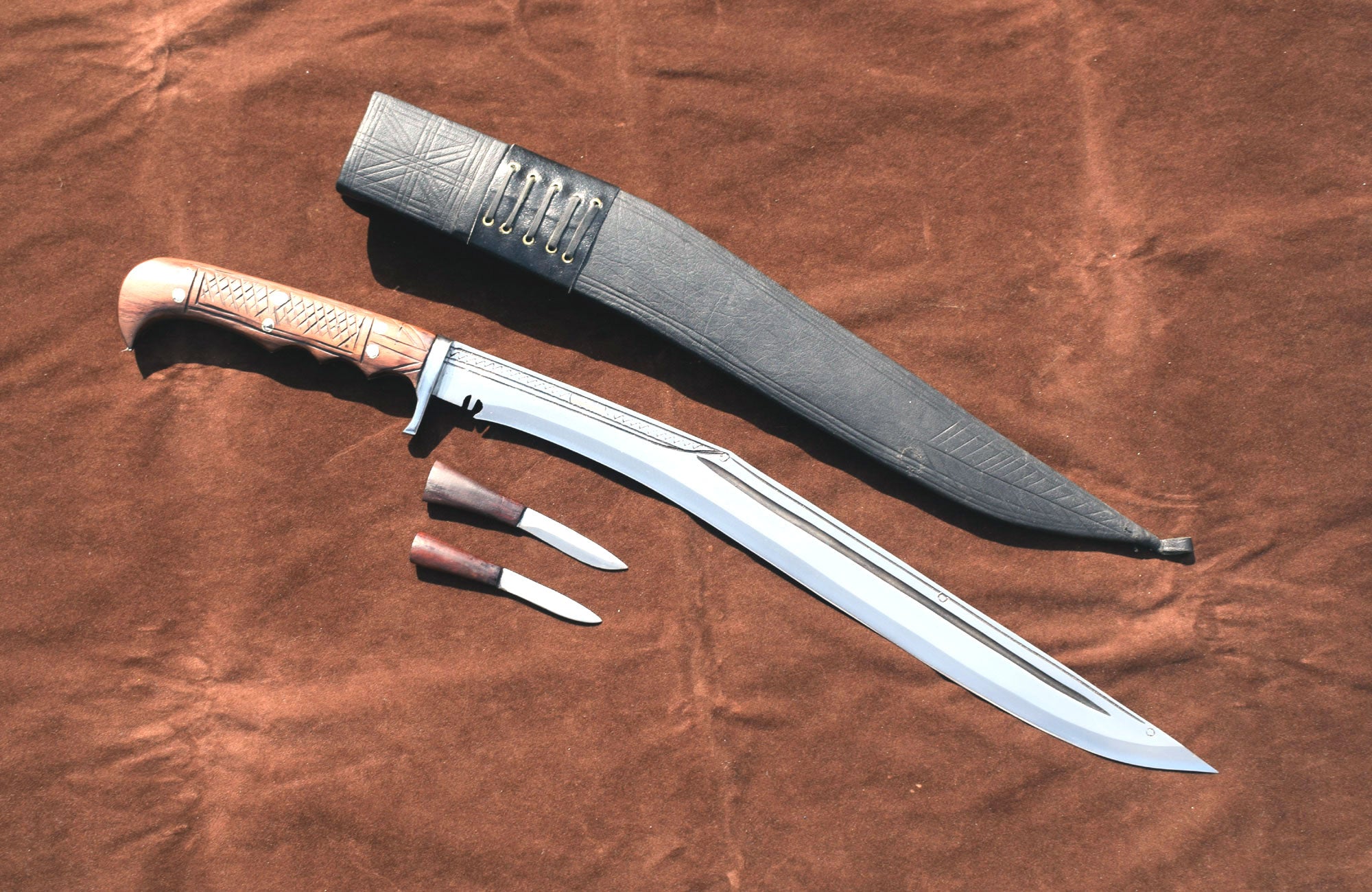 Handmade Nepalese Sirupate Full Tang Kukri 18 inch – 7 inch rosewood handle – black sheath – front view – Grace Kukri House Nepal