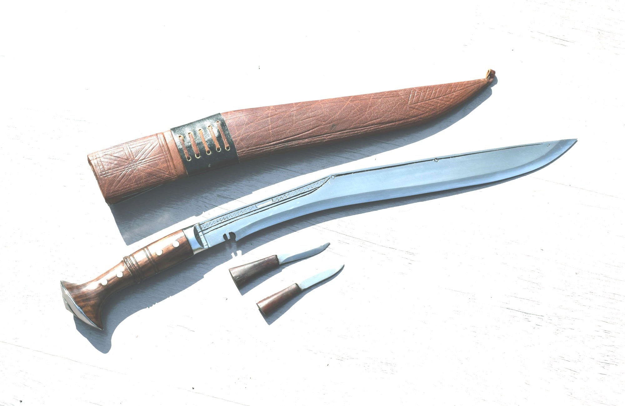 Handmade Nepalese Traditional Kukri Knife – Sirupate Full Tang – 18" Blade – Rosewood Handle – Brown Sheath.