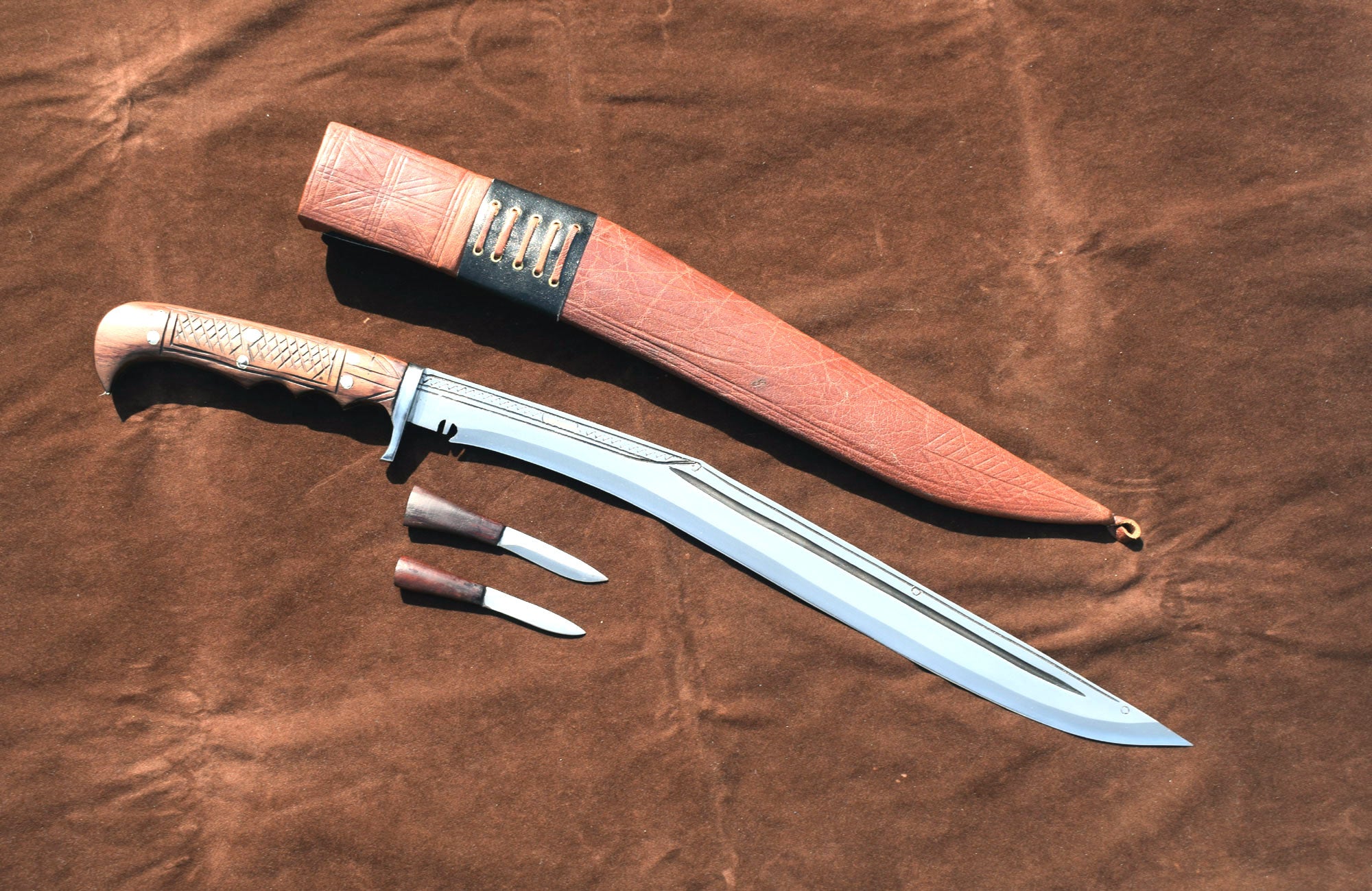 Handmade Nepalese Sirupate Full Tang Kukri 18 inch – 7 inch rosewood handle – brown sheath – front view – Grace Kukri House Nepal