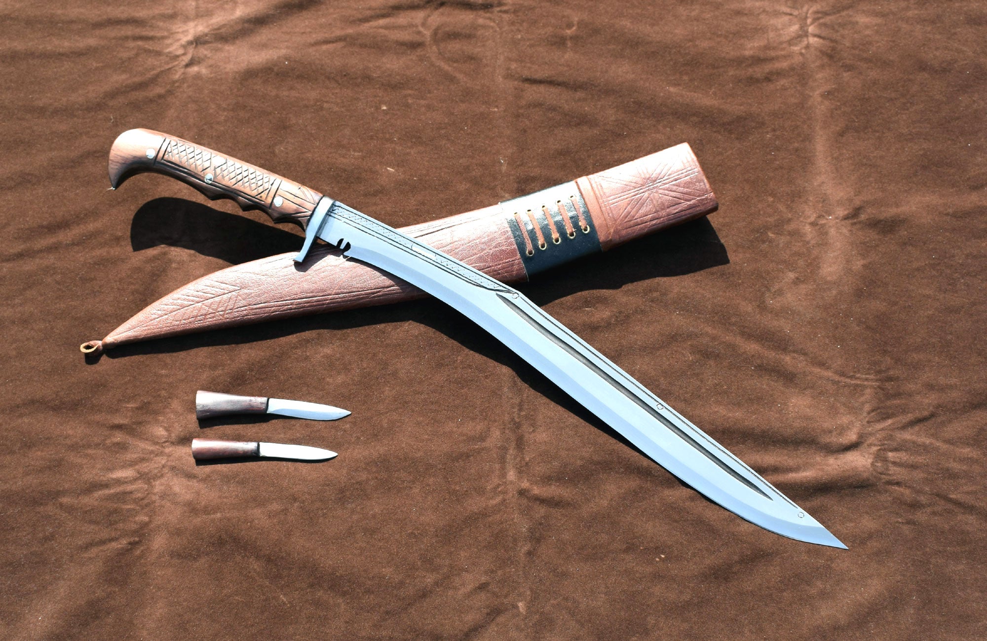 Handmade Nepalese Sirupate Full Tang Kukri 18 inch – 7 inch rosewood handle – brown sheath – side view – Grace Kukri House Nepal