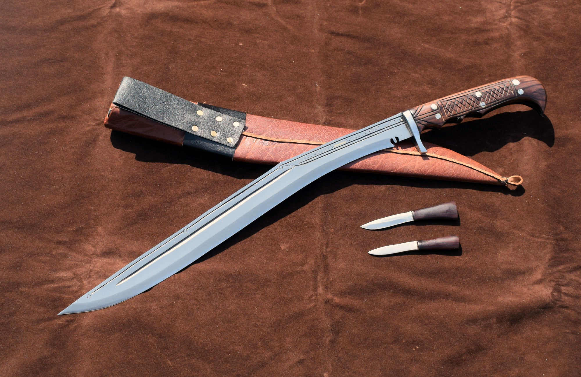 Handmade Nepalese Sirupate Full Tang Kukri 18 inch – 7 inch rosewood handle close-up – full tang construction – Grace Kukri House Nepal