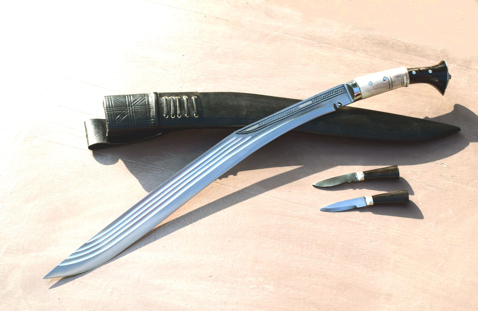 Handmade Nepalese - Traditional Kukri Knife – Sirupate Tinchira Full Tang-21" Blade-Buffalo Horn & Bone Joined Handle.