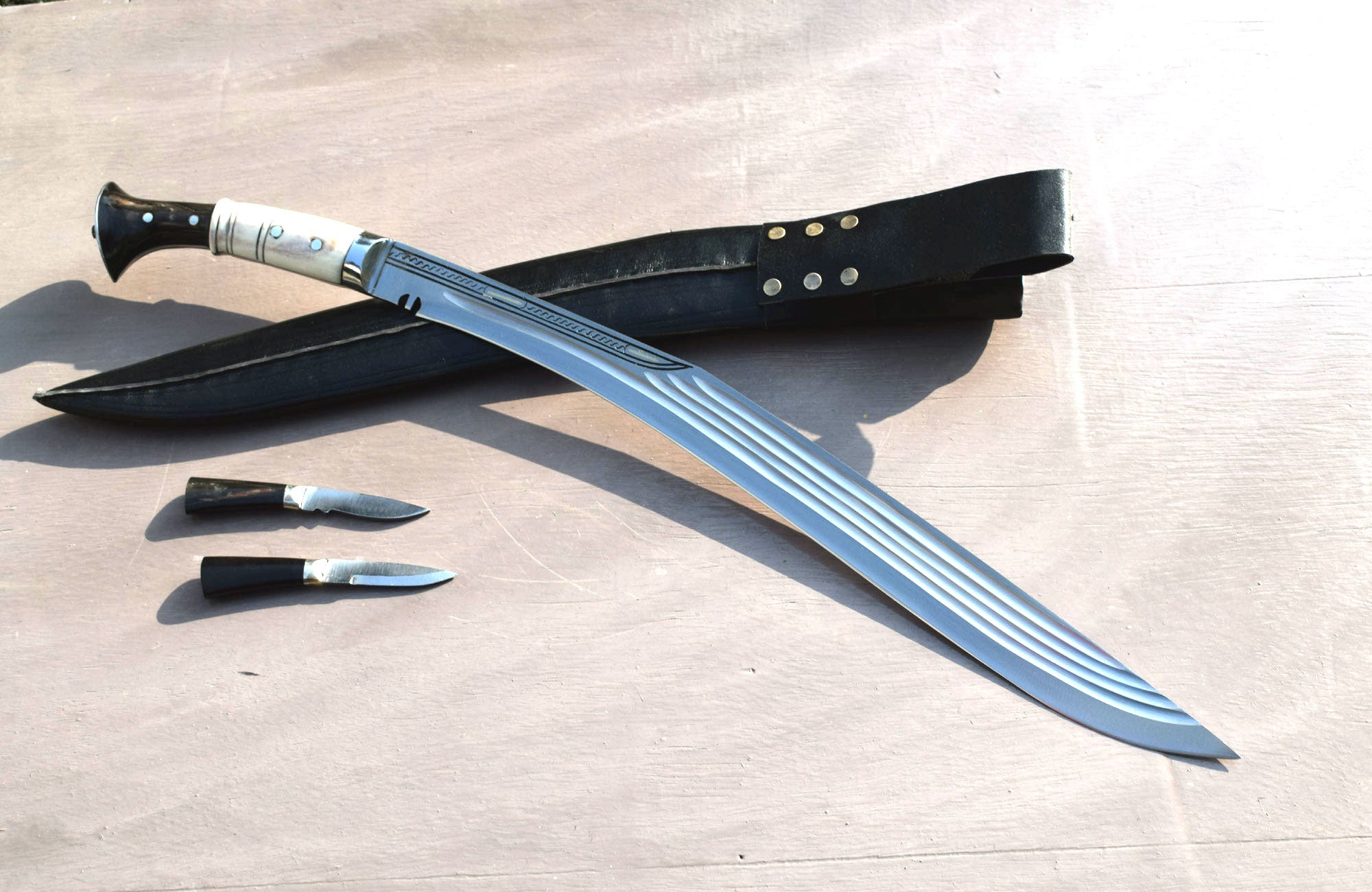 Handmade Nepalese - Traditional Kukri Knife – Sirupate Tinchira Full Tang-21" Blade-Buffalo Horn & Bone Joined Handle.