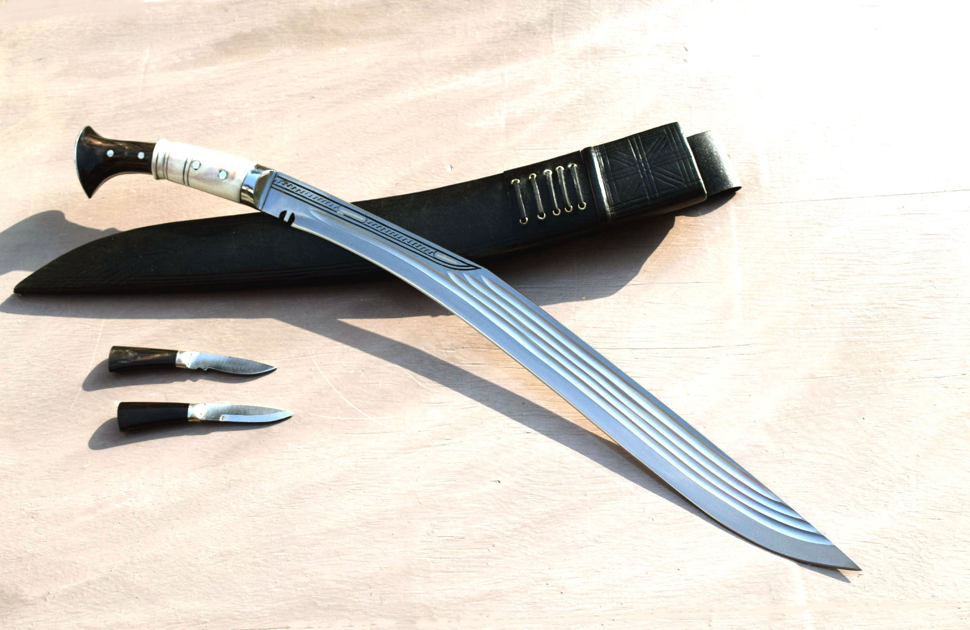 Handmade Nepalese - Traditional Kukri Knife – Sirupate Tinchira Full Tang-21" Blade-Buffalo Horn & Bone Joined Handle.
