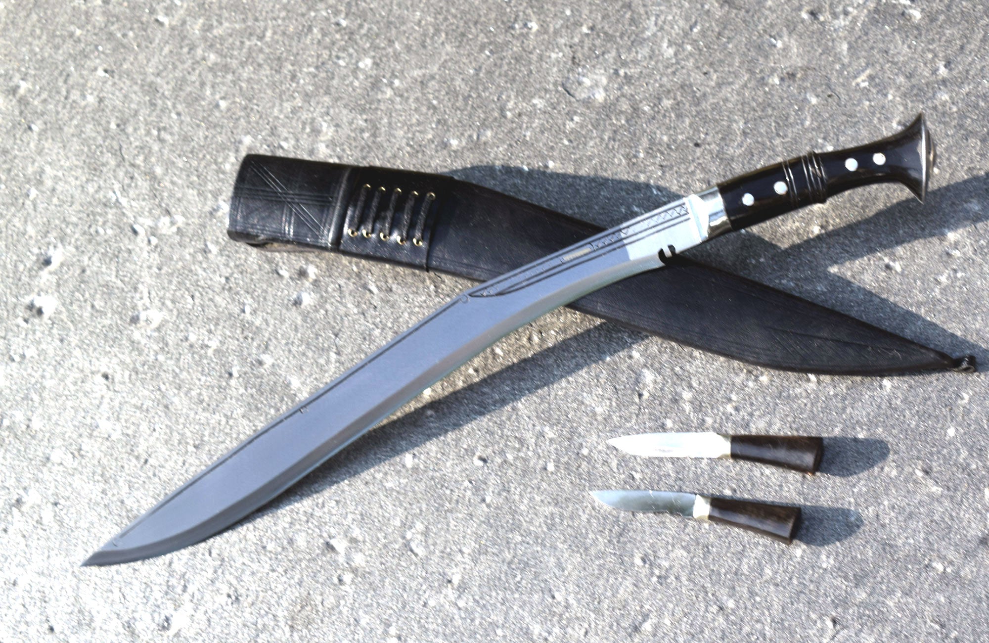 Handmade Nepalese - Traditional Kukri Knife – Sirupate Full Tang-18" Blade-Buffalo Horn Handle - Black Sheath.