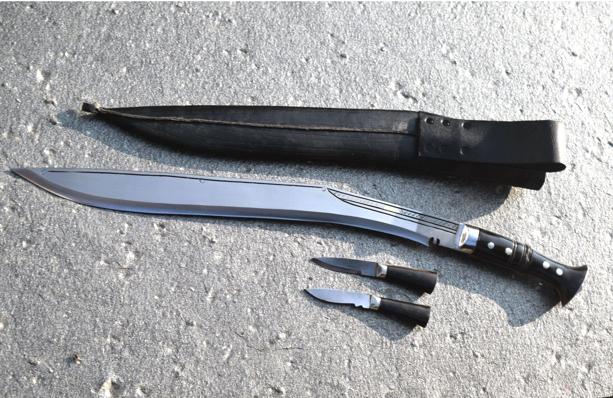 18 inch Sirupate Kukri knife with full tang buffalo horn handle, black leather scabbard and side tools – Nepal