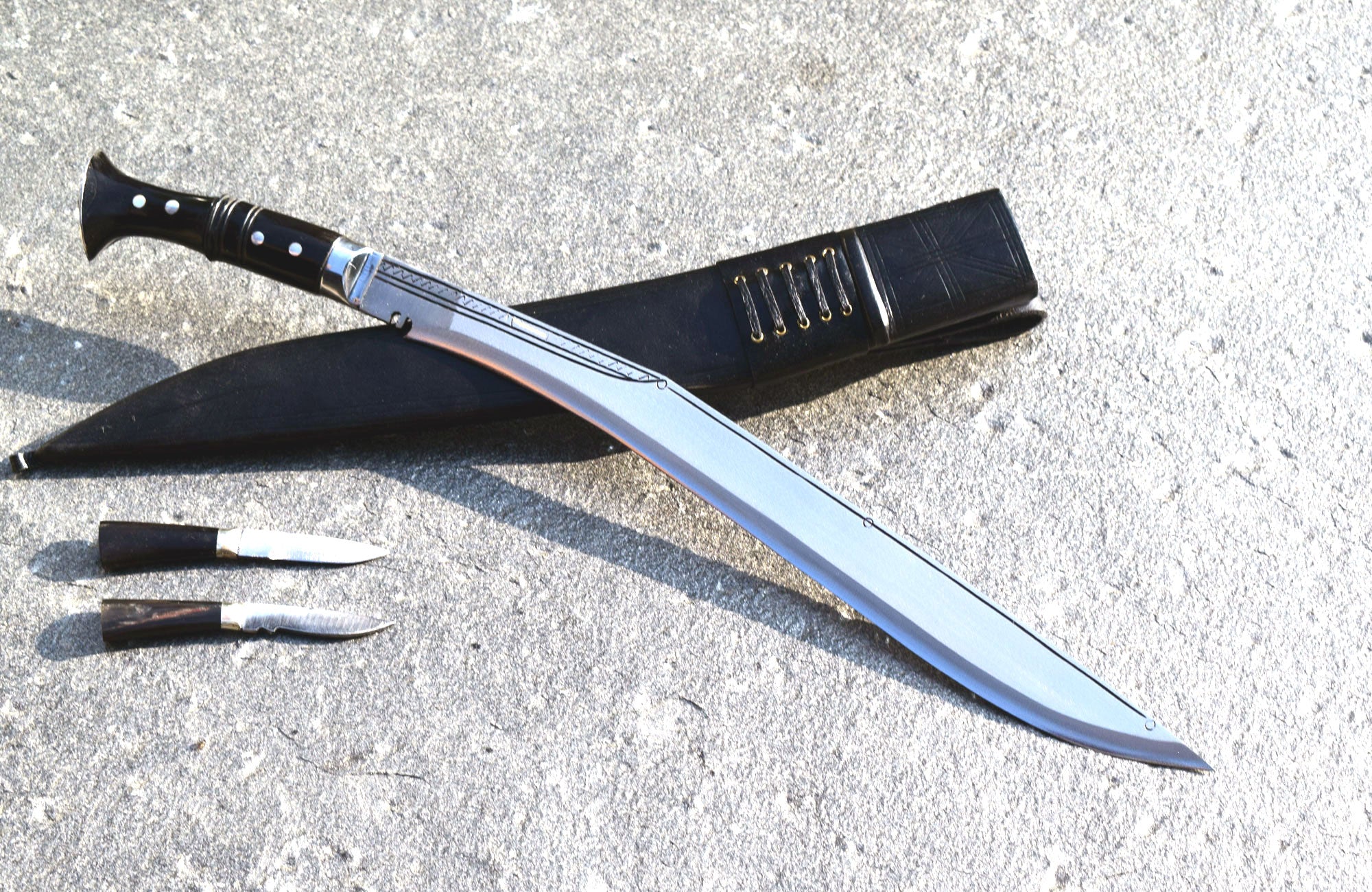 Handmade Nepalese - Traditional Kukri Knife – Sirupate Full Tang-18" Blade-Buffalo Horn Handle - Black Sheath.